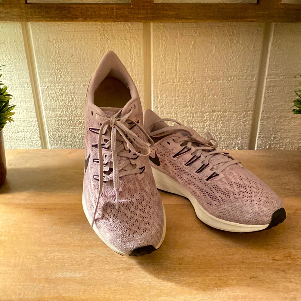 Nike Zoom running shoes, good preloved condition, size 8